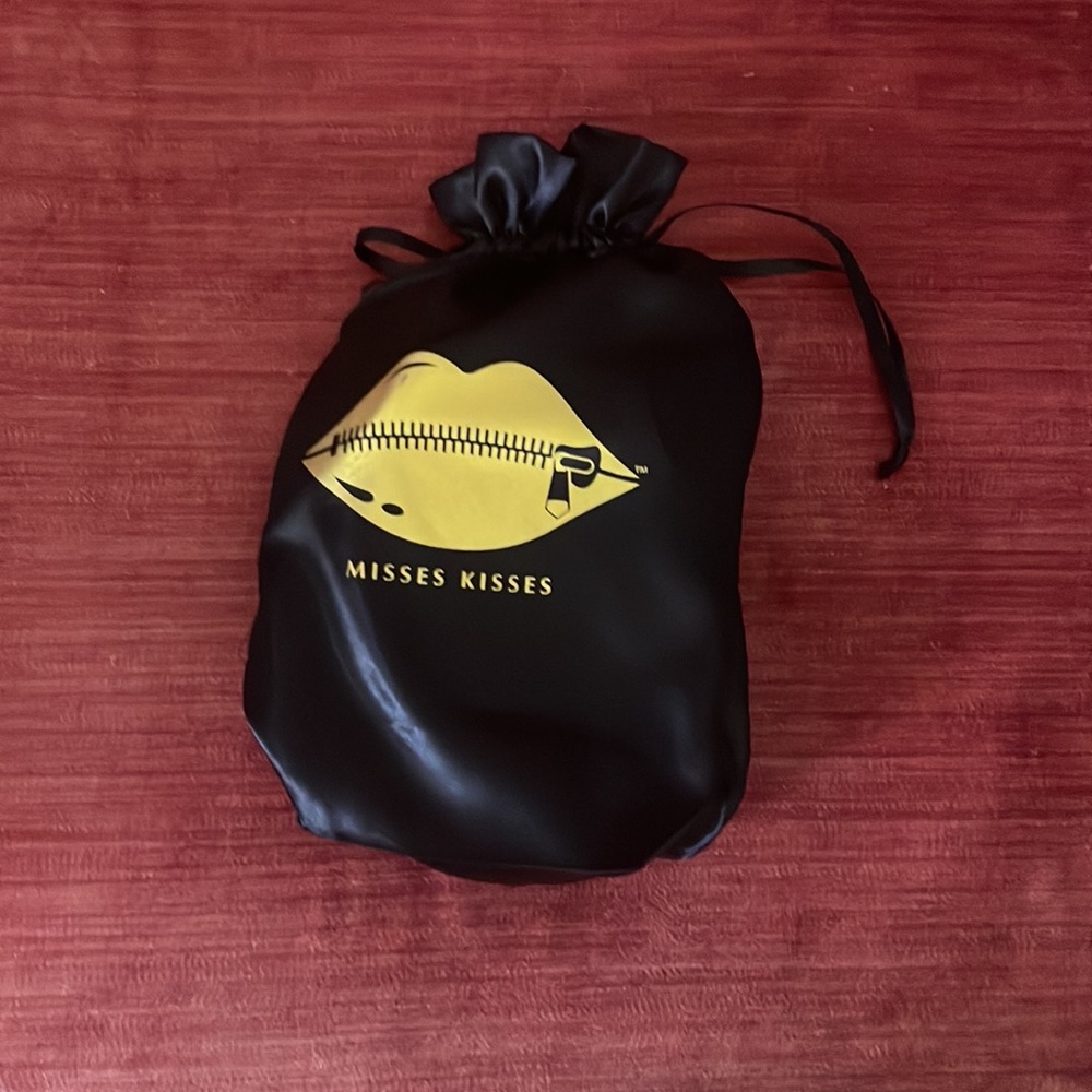 Misses Kisses DEEP PLUNGE BRA KIT comes with moderate bra as well!!